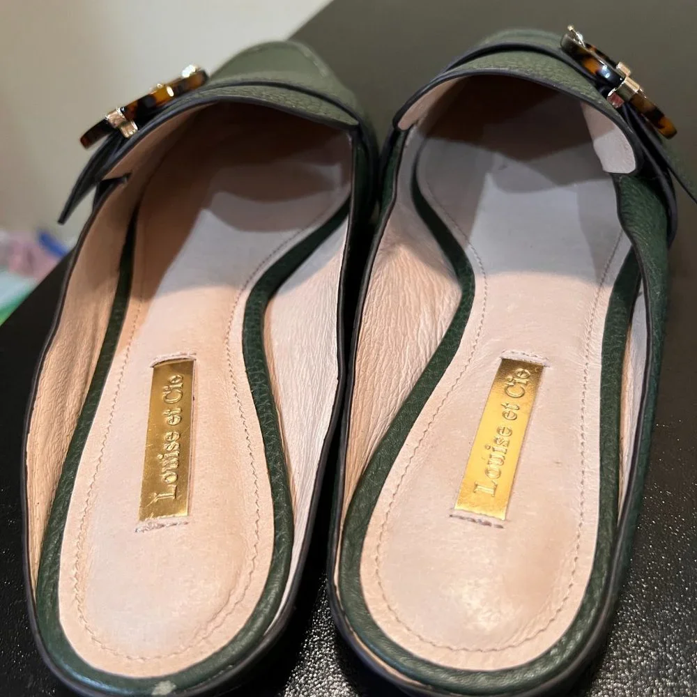 Louis et Cie size 6.5 green slip pebbled leather on flats
